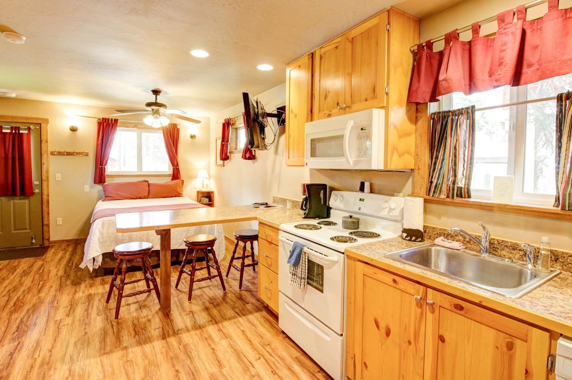 Historic Tamarack Lodge Hungry Horse Εξωτερικό φωτογραφία